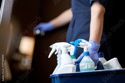 The Pros and Cons of In-House Housekeeping Teams